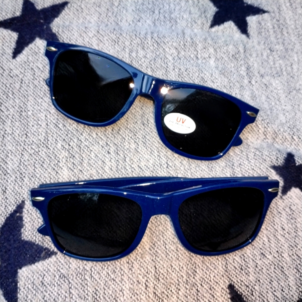 Sunglasses - wayfarer style - unisex navy blue frame - lot of 2